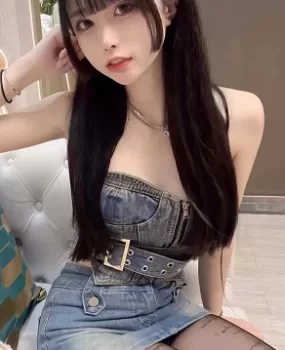 刚刚来大城市的妹子兼职起来一点也不羞涩黑丝超短群